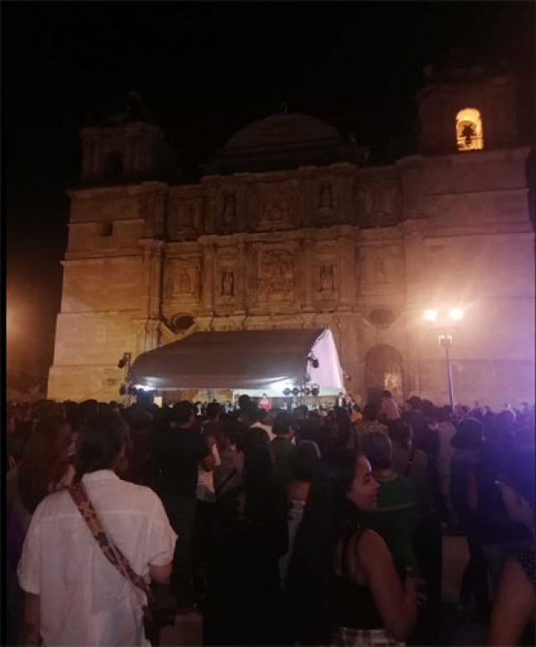 Ocultan la Catedral de Oaxaca
