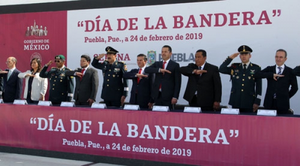 XXV Zona Militar y Gobierno de Puebla, conmemoran Día de la Bandera
