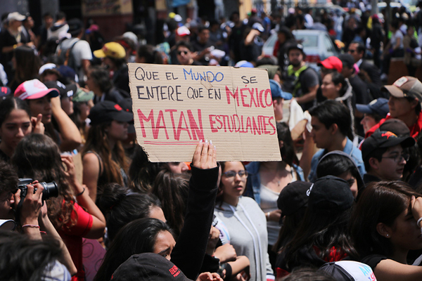 “¿Dónde están nuestros derechos?” IBERO Puebla, presente en #MegamarchaUniversitaria