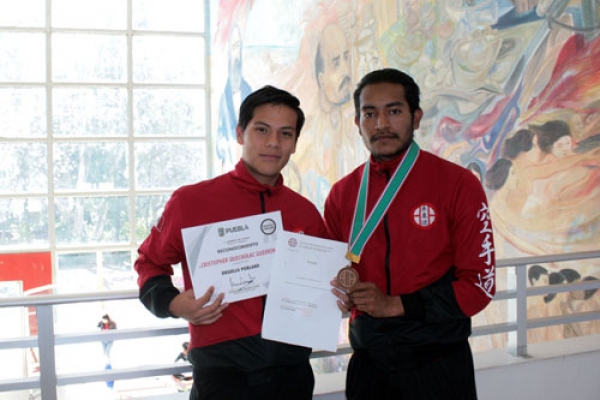 Alumnos BUAP ganan bronce en Noveno Campeonato Mundial de Karate do Shito-ryu, en Japón