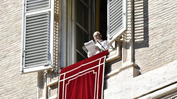 La “viuda pobre” sea nuestro modelo de vida cristiana: Papa Francisco