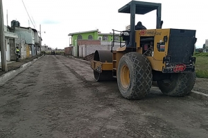 Ángel Flores supervisa trabajos de pavimentación en calle Privada Vicente Suárez