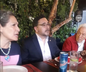 Arturo Reyes Sandoval con columnistas