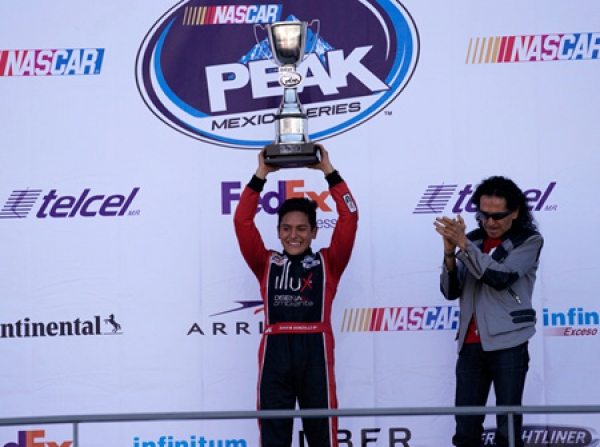 Triunfo de Juan Manuel González en la NASCAR PEAK Challenge