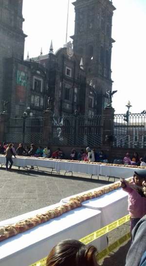 Cientos de niñas y niños disfrutaron de la Rosca de Reyes en el Zócalo