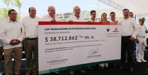 Trabajadores petroleros donan casi 39 mdp para reconstrucción de viviendas en Oaxaca