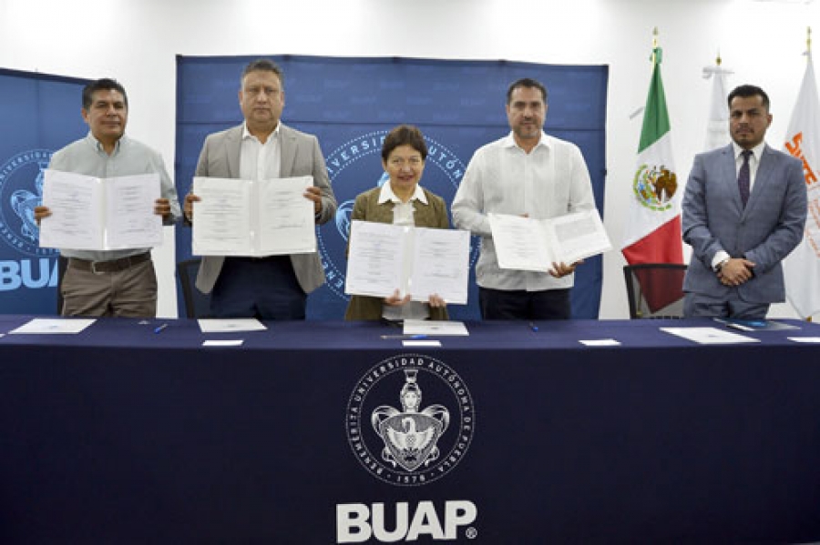Trabajadores del Seguro Social y de la Educación en Puebla.