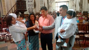 Celebran bautizo las familias Aguilar Flores y Caltenco Martínez