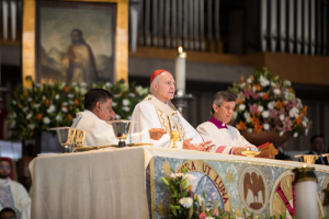 El Arzobispo Primado presidió la Bendición de las Rosas. 