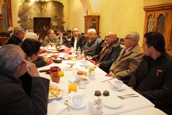 René Sánchez Juárez con columnistas