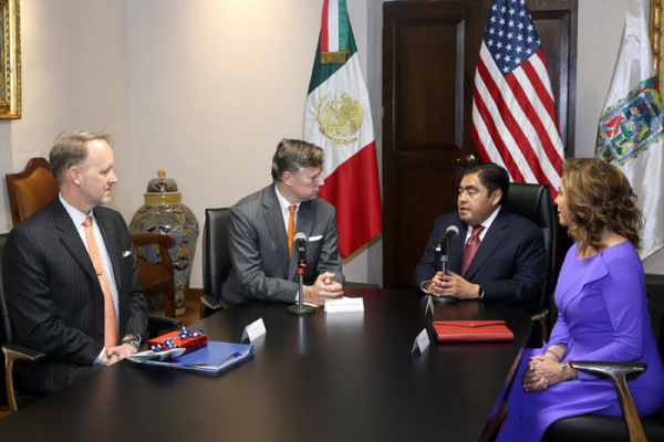 En Puebla hay estabilidad, afirma Barbosa a Embajador de Estados Unidos