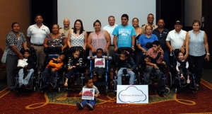 Agencia Consular de los Estados Unidos en Puerto Vallarta dona sillas de ruedas especializadas