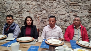 Alejandro Aguilar con columnistas