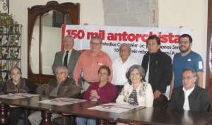 Soraya Cordóva Morán con columnistas