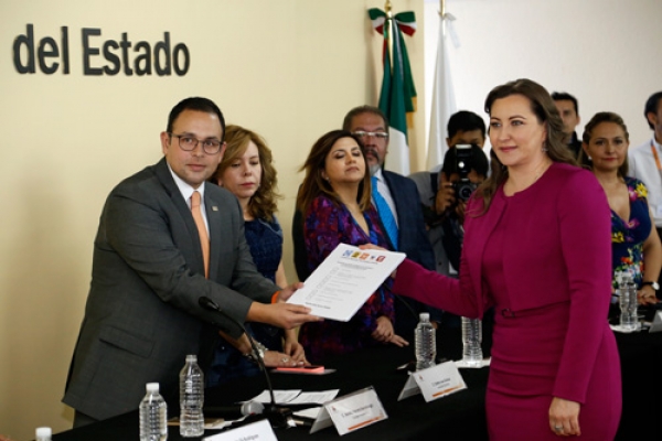 Martha Erika se registra como candidata a la gubernatura de Puebla