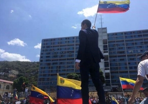 Celebra embajador John Bolton, regreso de Juan Guaidó a Venezuela
