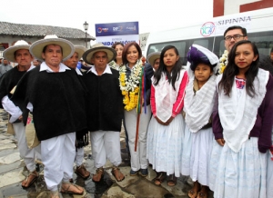 Dinorah López de Gali entrega apoyos en la Sierra Nororiental
