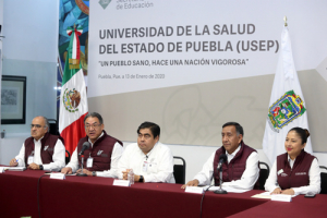 Presenta Barbosa Huerta La Universidad de la Salud de Puebla