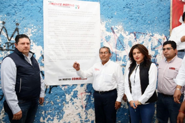 Firma Jiménez Merino compromisos con pobladores de Xochimehuacan