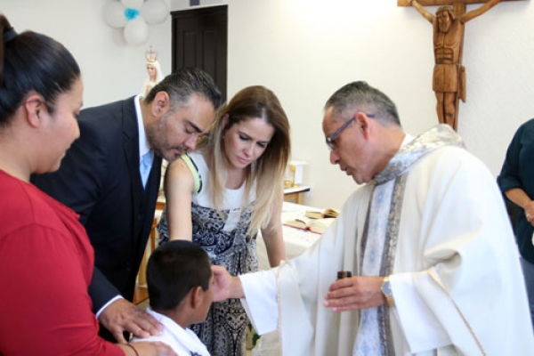 SEDIF celebra bautizo y primera comunión en casas de asistencia