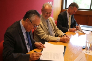 IBERO Puebla y Volkswagen Financial Services firman colaboración