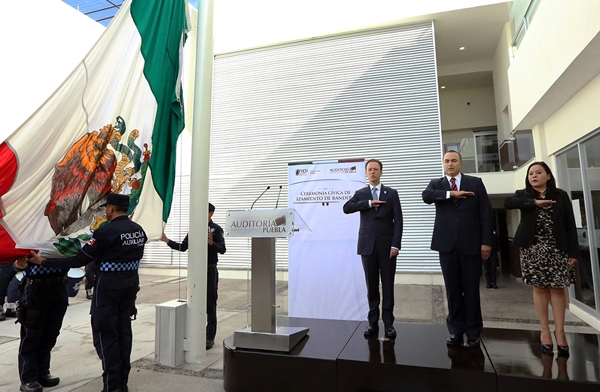 Auditoría Puebla y Ayuntamiento de Puebla a rinden honores a símbolos patrios en ceremonia cívica