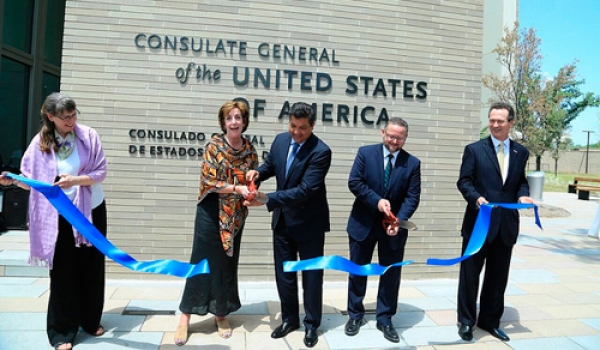 Embajadora Jacobson inaugura nuevo edificio del Consulado General