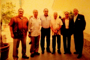 Jesús Cruz Rodriguez con sus amigos