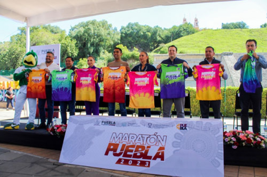 Playera y medalla del Maratón Puebla 2023