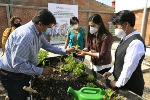 Ayuntamiento de Puebla entrega huertos escolares