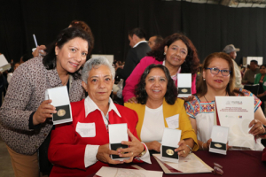 Reconocimientos y medallas al personal de apoyo y asistencia a la educación: SCP