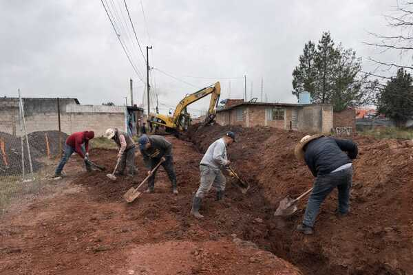 "Obra Comunitaria" en alcantarillado en Chignahuapan