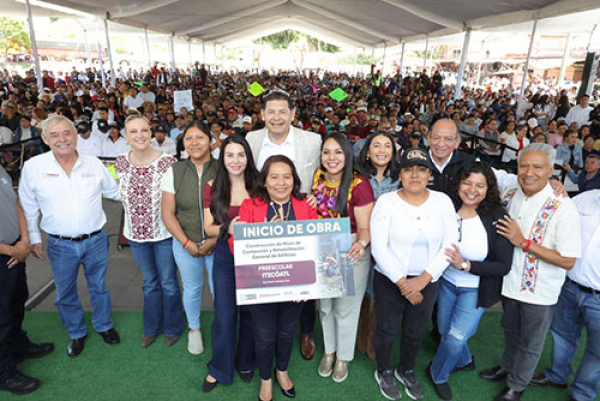 Gobierno de Puebla entrega equipo especializado para productores