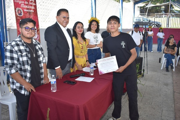 Reconocen participación en Lengua de Señas y barbería