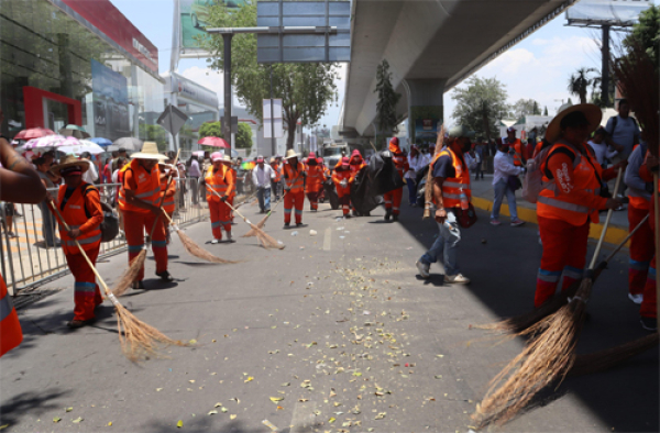 OOSL realizó una limpieza después del desfile 5 de mayo