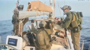 Soldados de Israel abordan el Global Sumud
