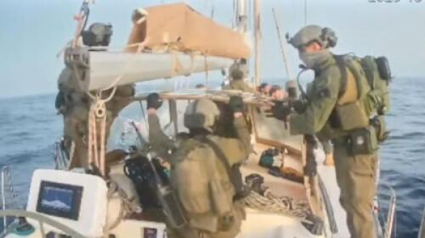 Soldados de Israel abordan el Global Sumud