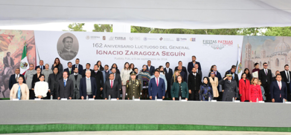 Javier Aquino asistió a la ceremonia de dos héroes mexicanos