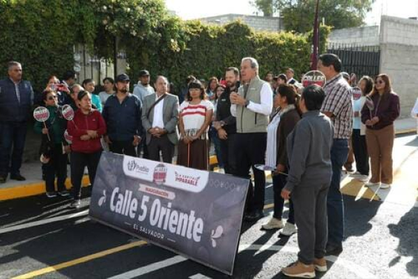 Pepe Chedraui inaugura pavimentación en El Salvador
