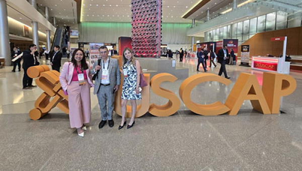 Estudiante Anáhuac Puebla exponen estudio sobre cáncer de tiroides