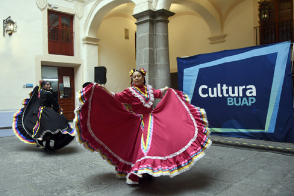 BUAP realiza Domingo Cultural en Casa de las Bóvedas