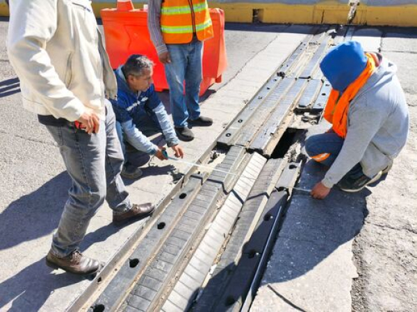 Descartan da&ntilde;o estructural en Puente Zaragoza