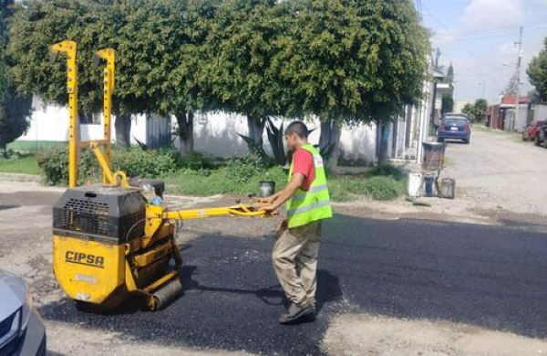 &quot;Bacheando Puebla&quot; apoya movilidad del transporte mercantil