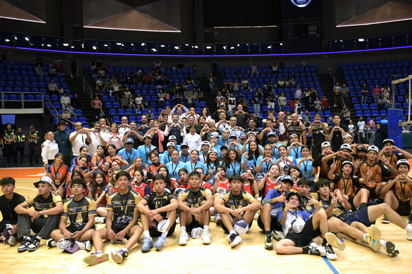 Lobos BUAP ganan Torneo de Voleibol Sub-18