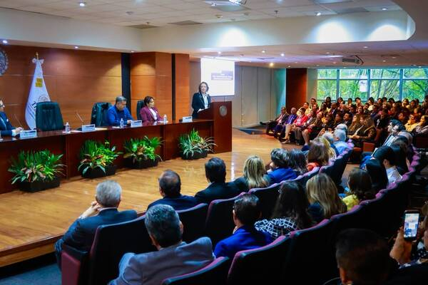 Formación continua crea excelentes juzgadores: Esquivel