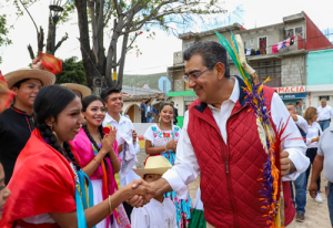 Se inaugura la construcción de siete aulas de escuela primaria en Chapulco