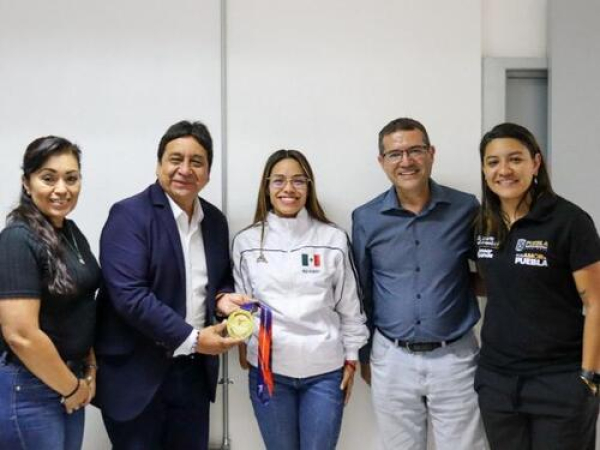 Claudia Romero, parataekwondoin poblana visita la SDJ