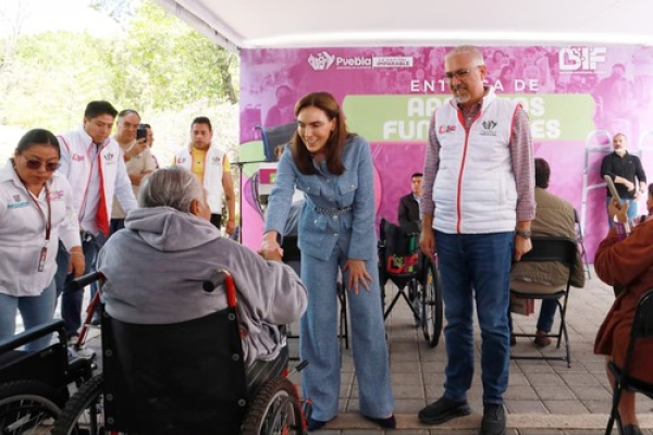 DIF Municipal de Puebla entrega 60 aparatos funcionales