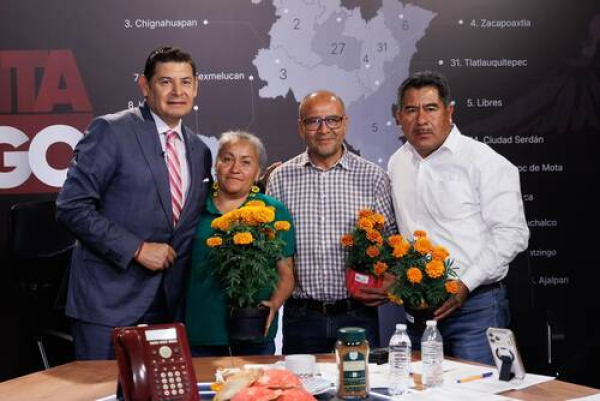 Puebla apoya a productores y artesanos: Armenta