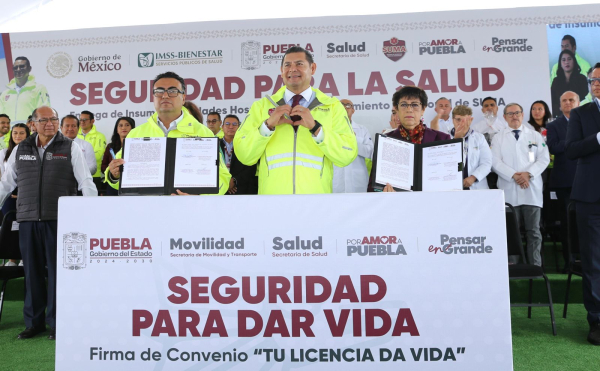 Se entregan diversos instrumentos médicos al rubro de salud